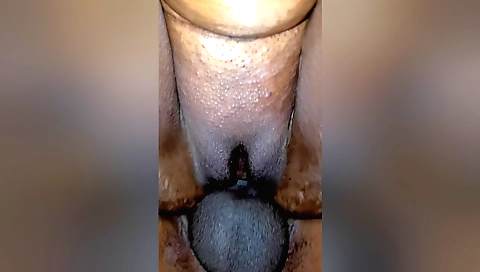 Amateur brunette uses a vibrator and gets squirting