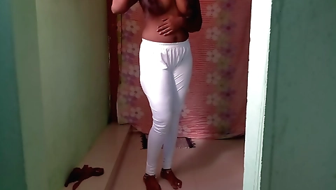 Indian amateur solo female video showing her big tits
