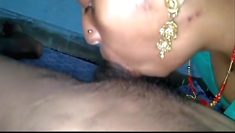 Natural boobs brunette shows herself in a home video