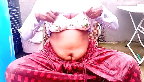 Indian maid stepdaughter gets fucked by the house owner