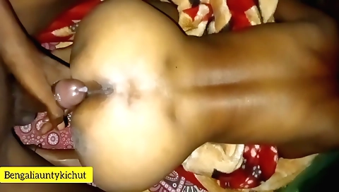 Indian movie with a hot brunette in a hot doggy pose