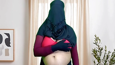 Indian solo girl with big boobs in a gorgeous scene