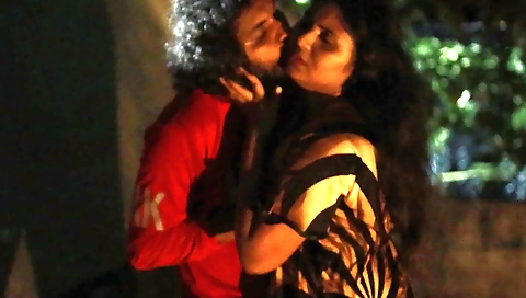 Indian girl with a hot body gets fucked in the yard