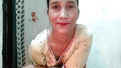 Indian stepmom takes off her clothes and fucks in a solo vid