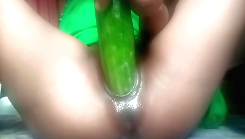 Indian teen is giving a cunnilingus masturbation with herself