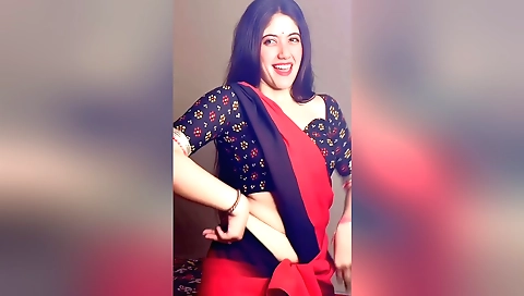 Devar ne bhabhi gets her back massage in the house