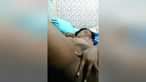 Amateur milf masturbates herself in bed by masturbation