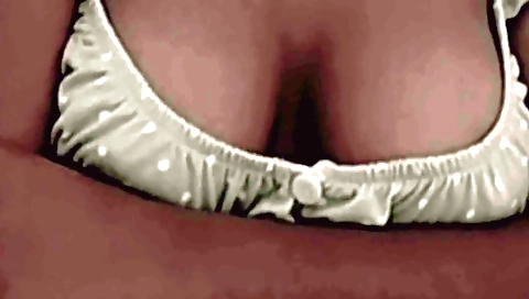 Amateur solo girl with a shaved pussy 100% fucking toy