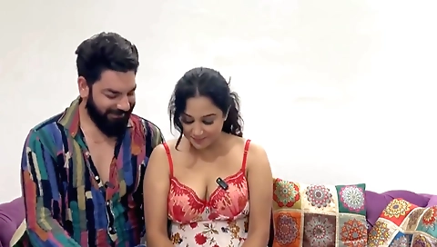 Indian brunette fucked in her bed with online friend