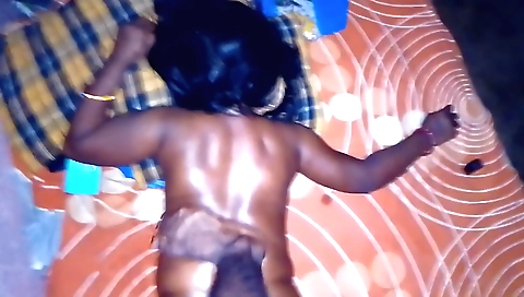 Wife Ko Raar Me Tel Lagake Chodna Chaha Lekin Nahi Diya - Hindi Sex