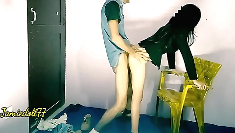 Indian teen delivers the hot delivery boy job for her