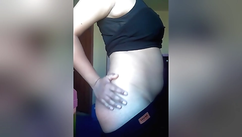 Hot amateur brunette has a beautiful body and an aroused pussy