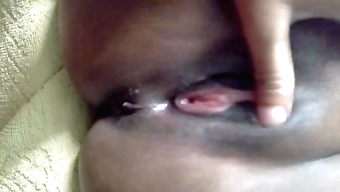 Indian bhabhi sucking off her partner in amateur porn