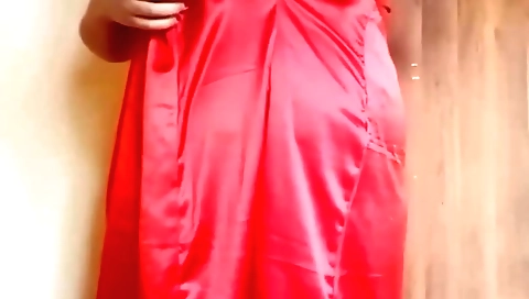 Indian chick with big boobs and big tits showing off