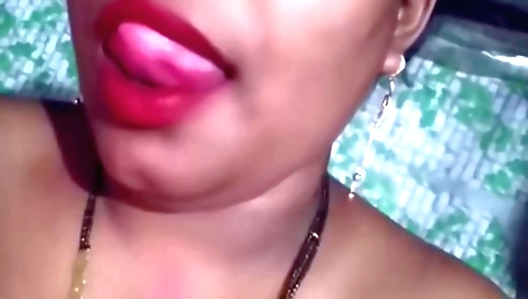 Indian brunette enjoys some sexual fun with her naked body