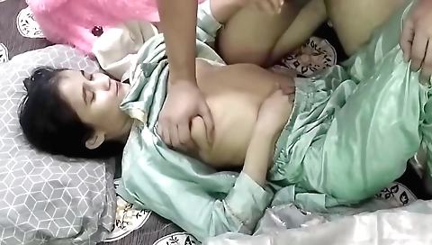 Amateur brunette stepdaughter ke sat so kar chod diya