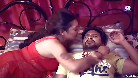 Latina MILF tries to watch for a guy that is watching her