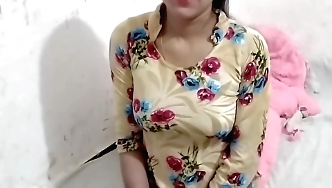 Solo female video with stepsis ko saman dene ke bahane pel diya