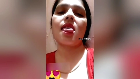 Today Exclusive -sexy Desi Bhabhi Shows Her Boobs And Pussy