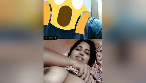 Indian amateur beauty masturbating at the studio webcam