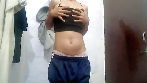 Hot girl masturbating in the bathroom after school