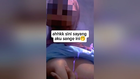 Indian hot brunette with natural boobs fucks herself