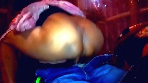 Indian big ass girl gets a morning blowjob in the village