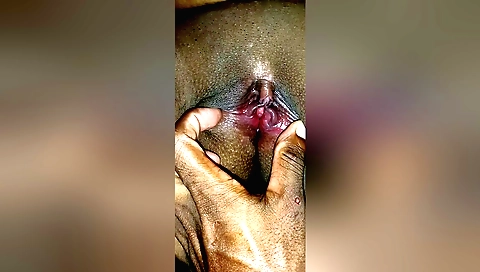 Busty indian girl masturbates her wet pussy in a hot vid