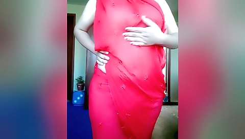 Indian chick masturbates her wet cunny for solo video