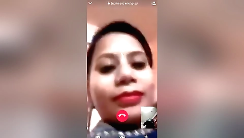 Sexy brunette video shows her lovely butt on webcam