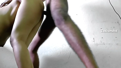 Amateur brunette in webcam video gets fucked in her pussy