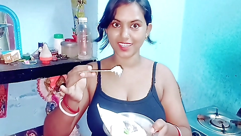 Brunette bhabhi fucks with her bhabhi in homemade solo clip