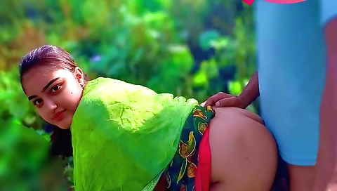 Indian girl gets fucked in a big penis in an outdoor video