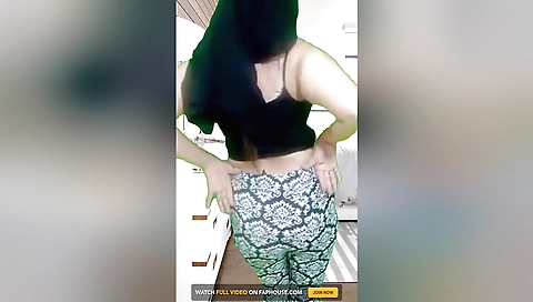 Beautiful slut with a sexy body gets wet and horny