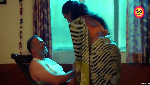 Karzdaar shows us her sexy body and a little bit of a secret