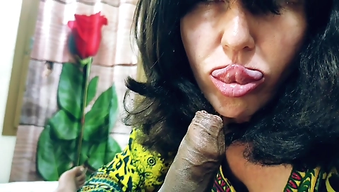 Indian girl is horny and gets fucked on a white beach