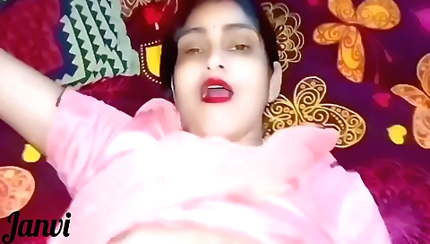 Amateurs brunette girl and her husband enjoy a hot sex