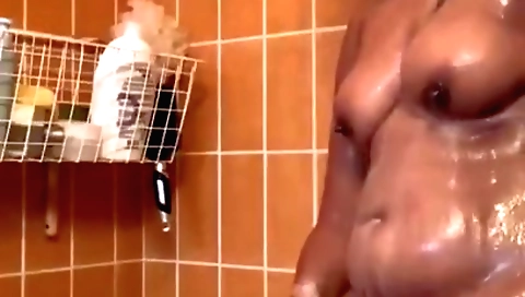 I give a good blowjob to a horny chick on the shower