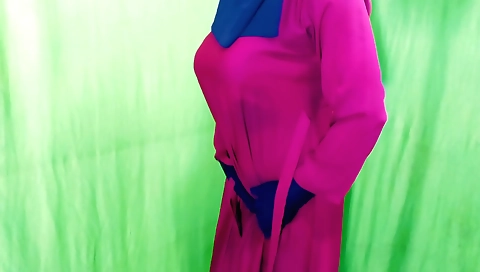 Hot hindi solo video showing a sexy chick with round ass