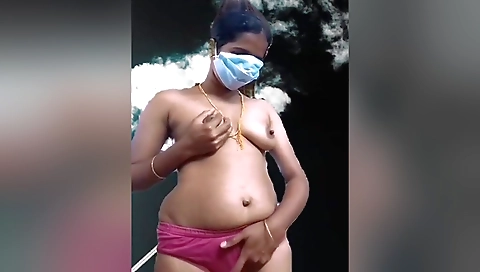 Indian girlfriend in a sunless location naked video 01