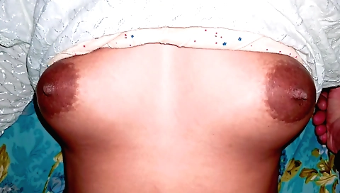 Hot indian girl fucked by the dildo in the homemade clip