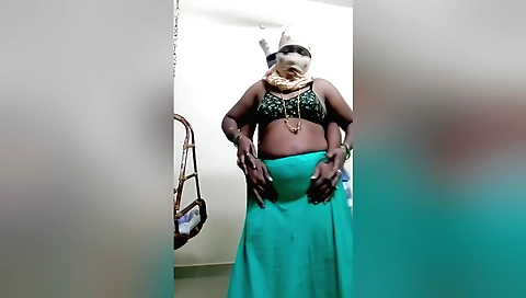 Amateur wife with a huge ass and boobs wants to get off