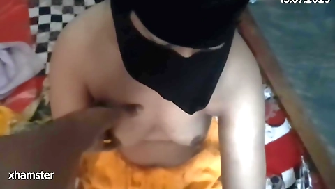 Indian girl with a nice ass and nice boobs makes a blowjob