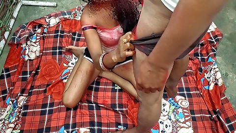 A hot brunette shows her hot pussy in a homemade vid