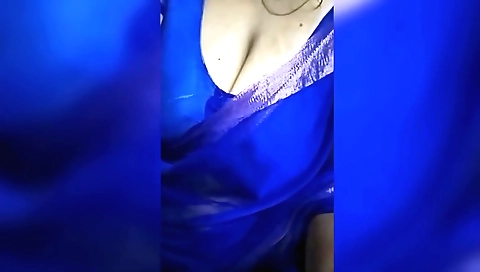 Indian girl with natural boobs is showing off on the bed