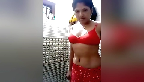 Indian bathed mallu girl enjoys getting naked in hot bath