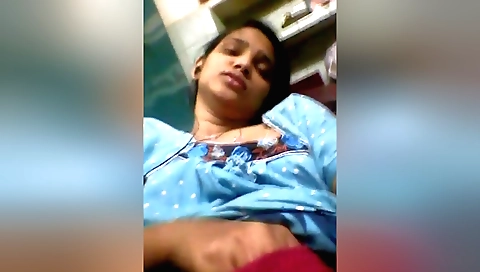 Indian amateur video cam girl gets naked and masturbates