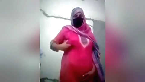 Solo female sex video with a very sweet young woman