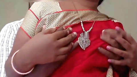 Indian slut playing with the penis in amateur sex clip