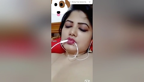 Bhabi masturbating and showing her tits with her fingers